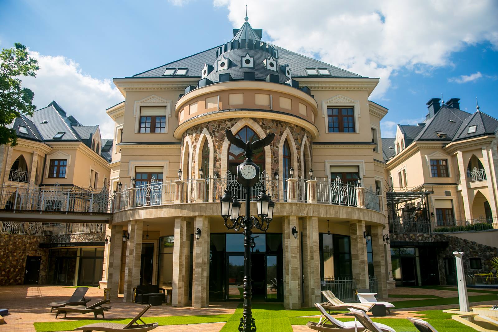 Borostyán Medical Center